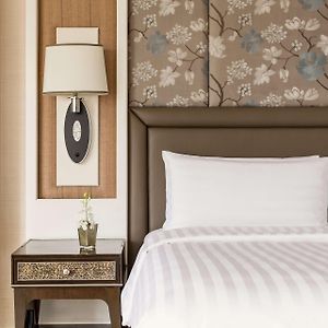 Deluxe Tower King Room